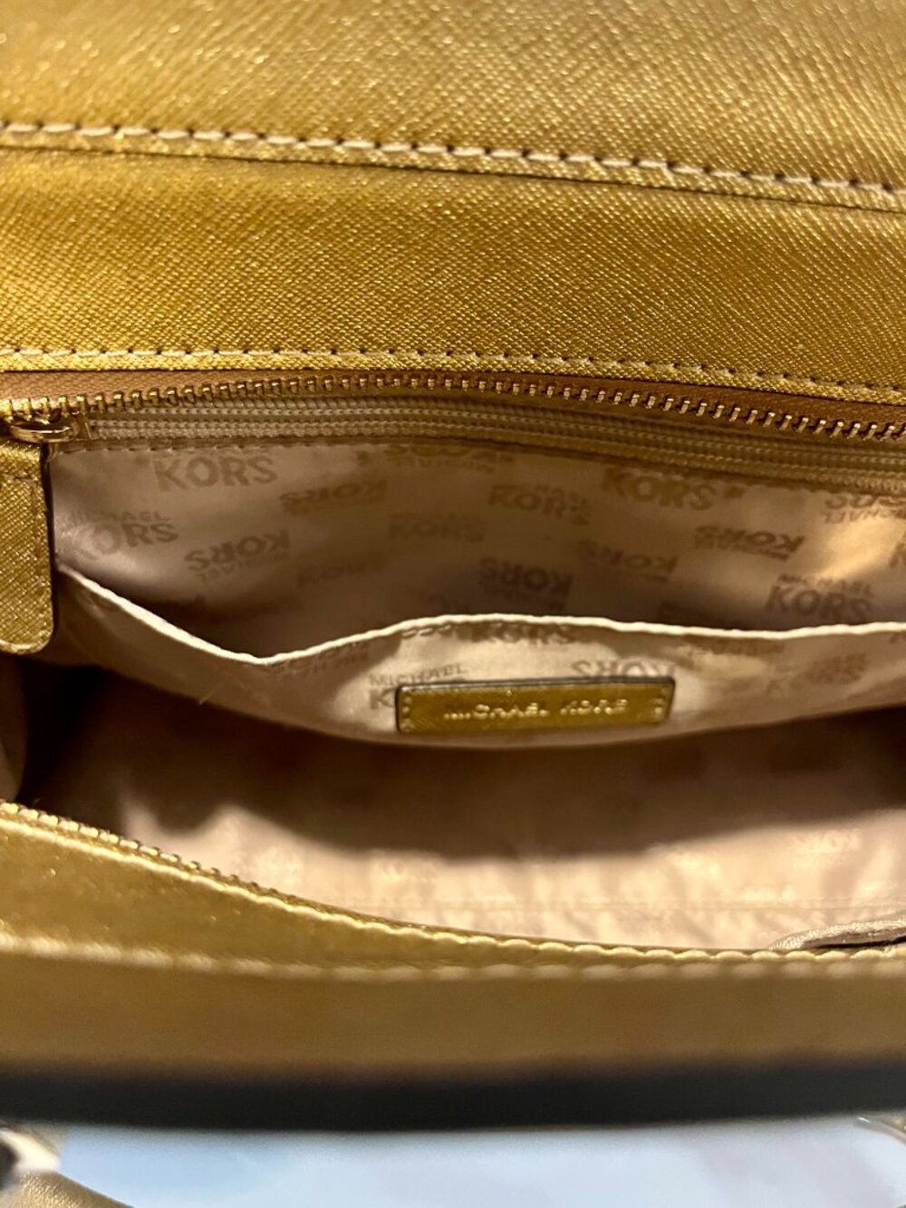 Michael Kors Dillon Metallic Gold Saffiano Leather Satchel – NWOT + Dust Bag - Picture 12 of 15